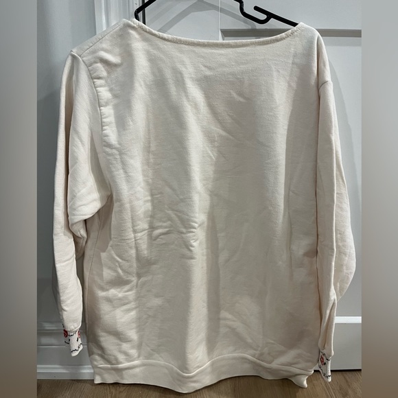 Ladies Size Medium Embroidered Crewneck With Beautiful Sleeve Stitching - Picture 3 of 4